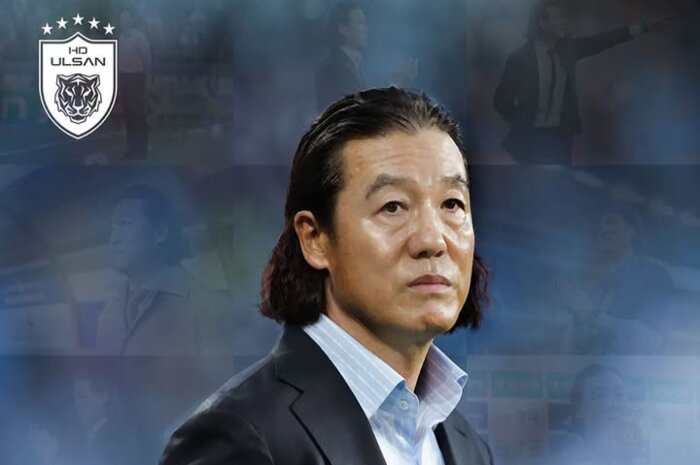 Kim Pan-gon saat mendampingi Ulsan HD bertanding.