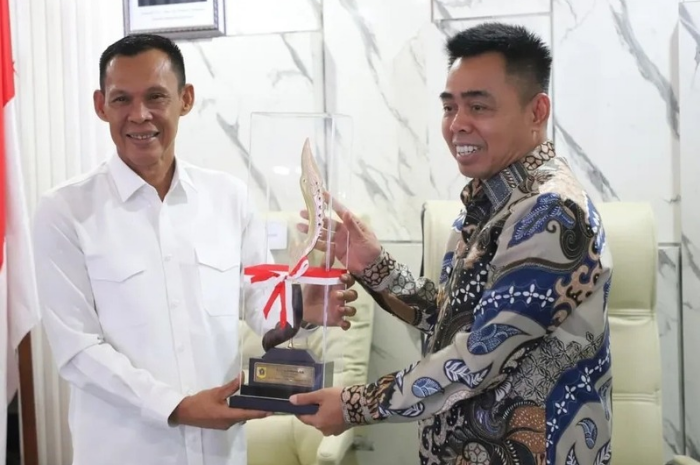 Wakil Bupati Bogor dan Wakil Bupati Barito Kuala dalam pertemuan kunjungan kerja istimewa di Bogor