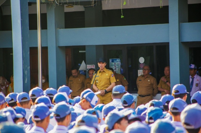 Walikota Bogor Dedie Rachim saat menghadiri upacara bendera di SMA Negeri 5 Bogor
