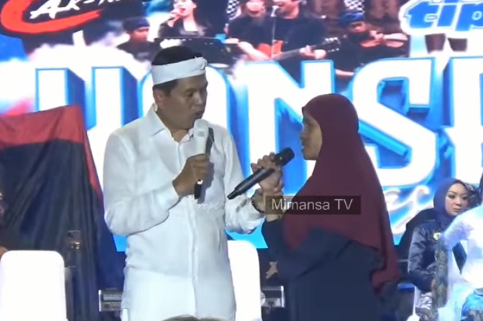 Gubernur Jawa Barat Dedi Mulyadi hadir di acara konser Kebangsaan dalam rangka Ultah Gus Miftah di lapangan Temanggal, Yogyakarta.