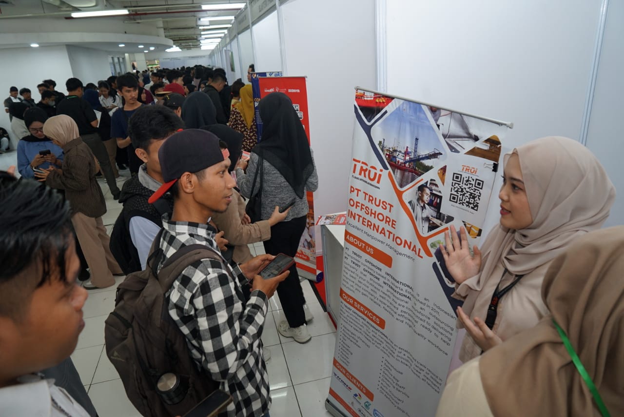 Ratusan pencari kerja memadati stand Job Fair 2025 di Mall BTM Kota Bogor, Rabu 6 Agustus 2025.