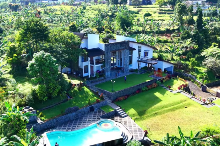 Suasana Villa Kapal di Batu Layang, Kecamatan Cisarua, Kabupaten Bogor.