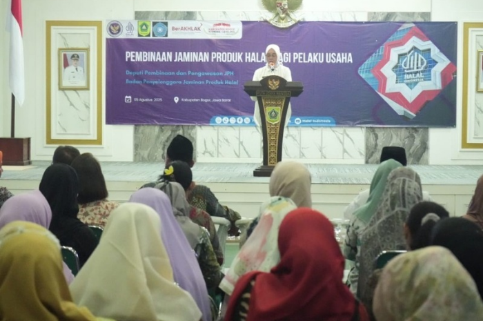 Acara pembinaan sertifikasi halal bagi pelaku usaha mikro dan kecil yang digelar di Gedung Serbaguna I, Sekretariat Daerah, Cibinong