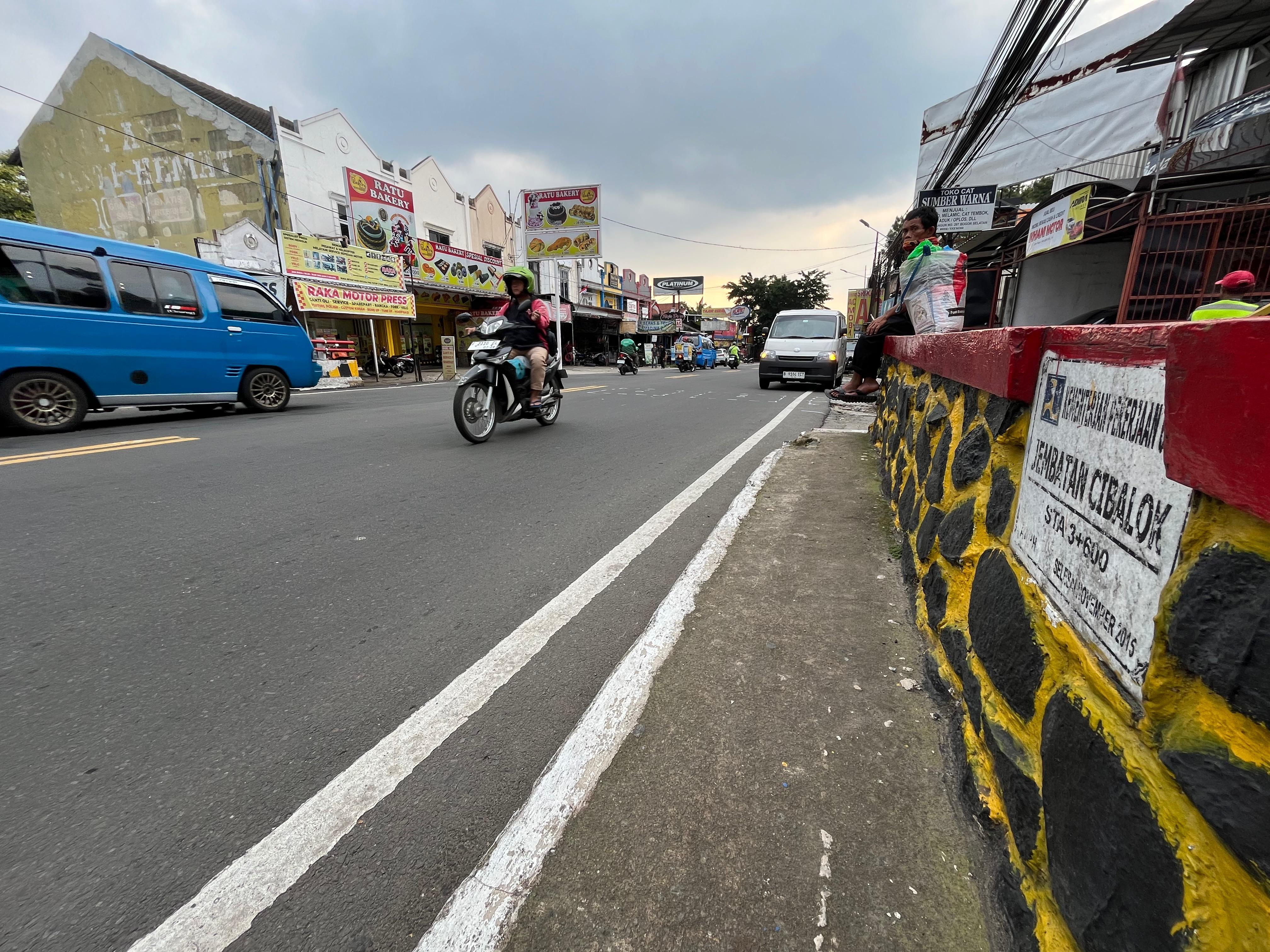 Kondisi Jembatan Cibalok, Jalan Raya Tajur, Kecamatan Bogor Timur, Kota Bogor, yang mulai direvitalisasi besok.
