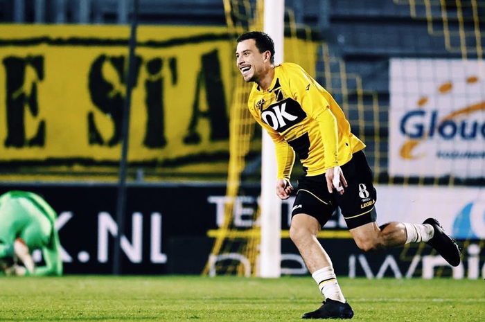Aksi Thom Haye saat masih berseragam NAC Breda beberapa waktu lalu. Peluang Thom kembali ke klub tersebut saat ini dinilai sangat tipis