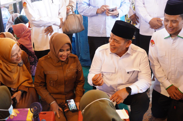 Wakil Menteri Agama, Romo Syafii, pantau Cek Kesehatan Gratis di Pesantren Al-Amanah Sidoarjo