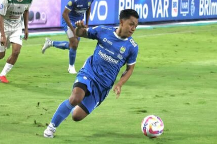 Febri Hariyadi cetak gol ke-20 untuk Persib Bandung di Liga Indonesia.
