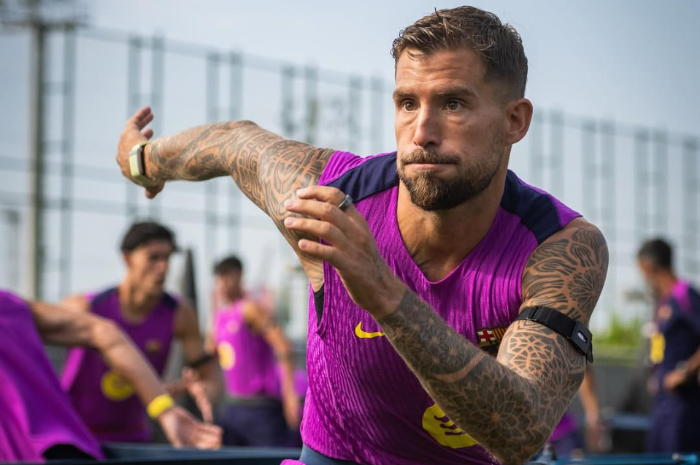 Inigo Martinez saat berlatih.