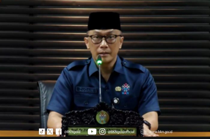 Kepala BKN Prof. Zudan Arif Fakrulloh saat memimpin apel pagi di lingkungan Badan Kepegawaian Negara (BKN) pada Selasa, 5 Agustus 2025.