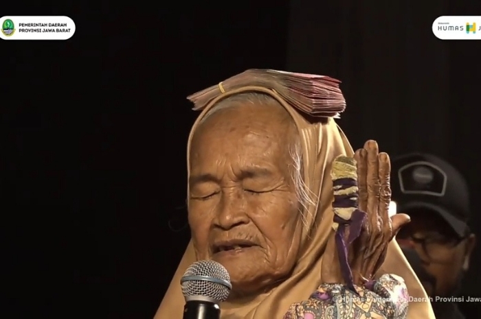 Nenek asal Cianjur mendokan Gubernur Jawa Barat, Dedi Mulyadi.
