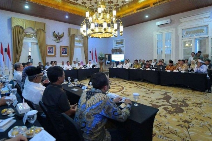 Rapat Pembahasan Penanganan Sampah Terintegrasi Wilayah Jawa Barat di Kantor Bupati Cianjur