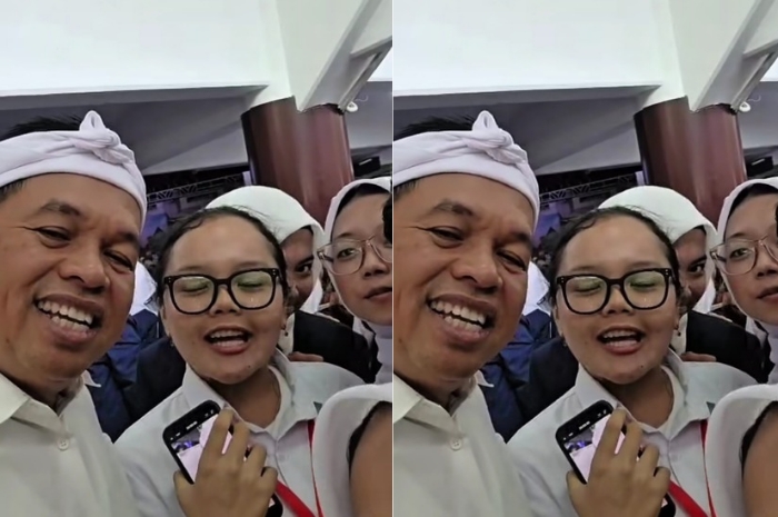 Gubernur Jawa Barat Dedi Mulyadi saat mendengarkan keluhan mahasiswi IPB tentang angkot di Bogor
