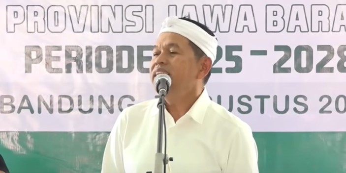 Gubernur Jawa Barat Dedi Mulyadi mempertanyakan pengaruh agama dalam dunia pendidikan di Jabar