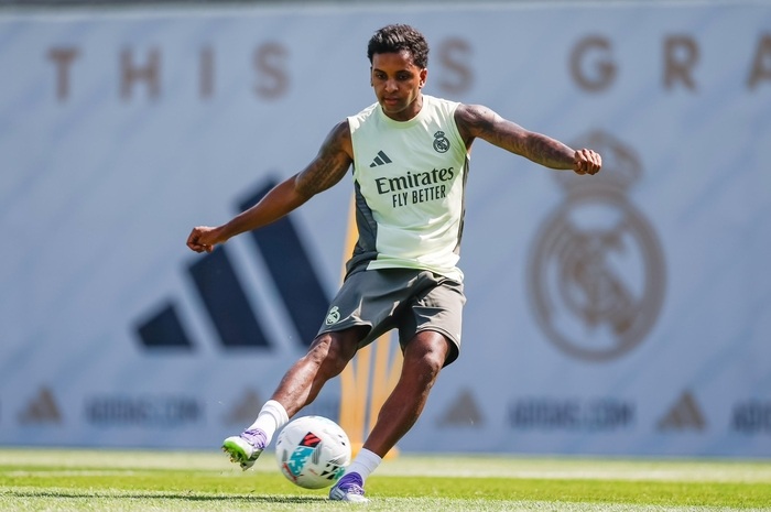 Pemain Real Madrid Rodrygo Goes tengah dalam bidikan Manchester City.
