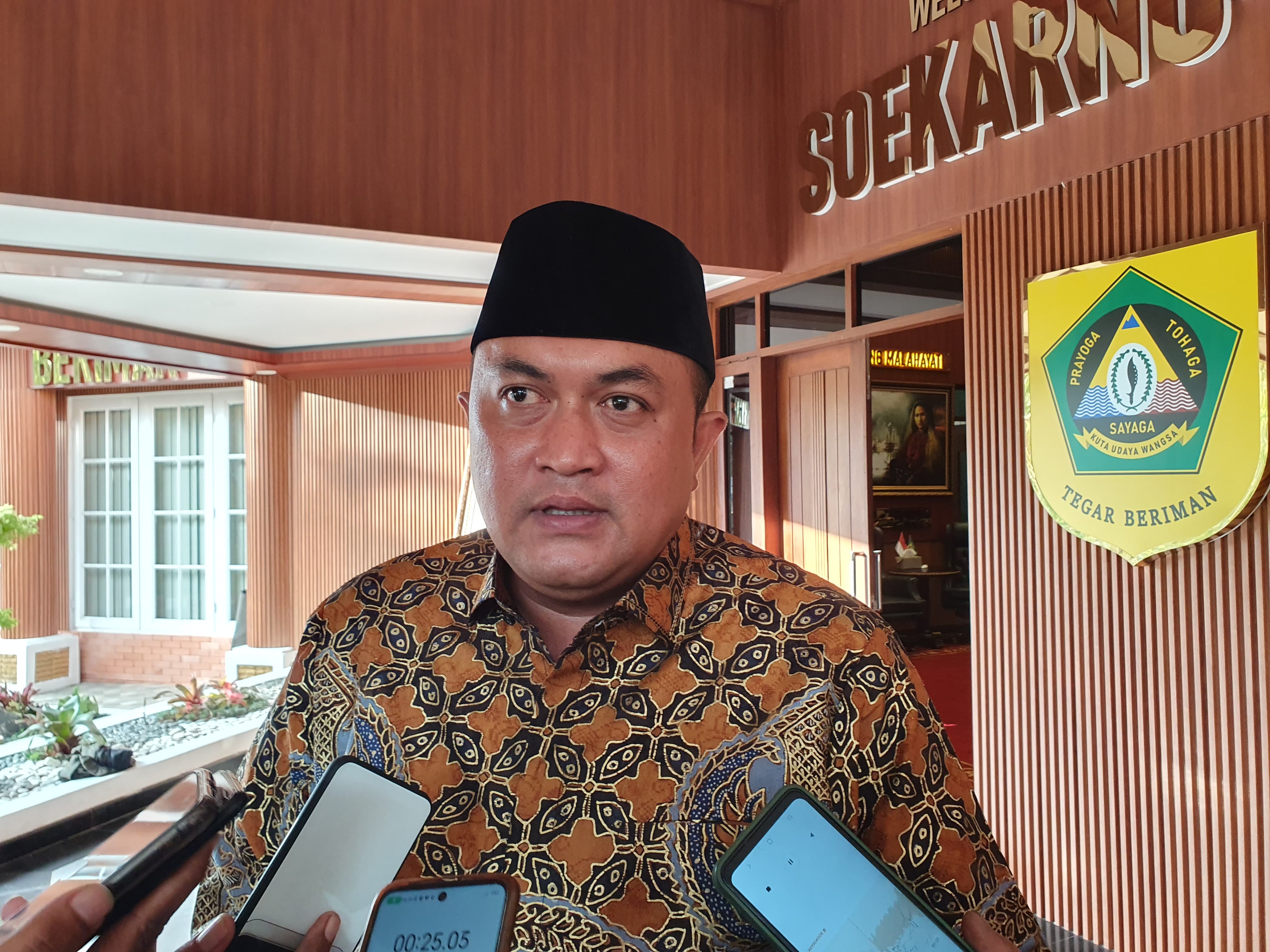 Bupati Bogor, Rudy Susmanto saat dimintai keterangan soal defisit anggaran.