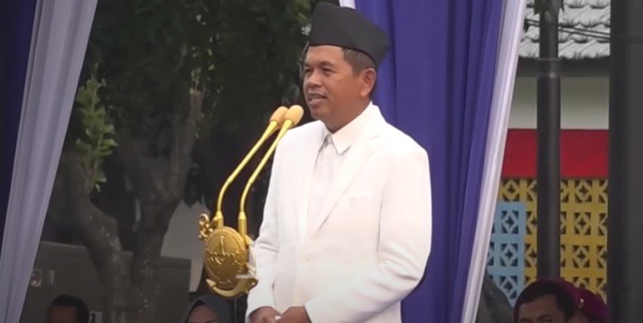 Gubernur Jawa Barat menyebutkan bulan-bulan guru, kepala Dinas Pendidikan, dan pejabatnya masuk ke barak militer