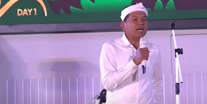 Gubernur Jawa Barat Dedi Mulyadi mengungkapkan, orang pintar belum tentu sukses