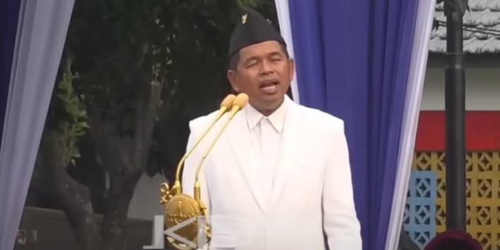 Gubernur Jawa Barat Dedi Mulyadi menitipkan pesan kepada orang tua siswa Panca Waluya