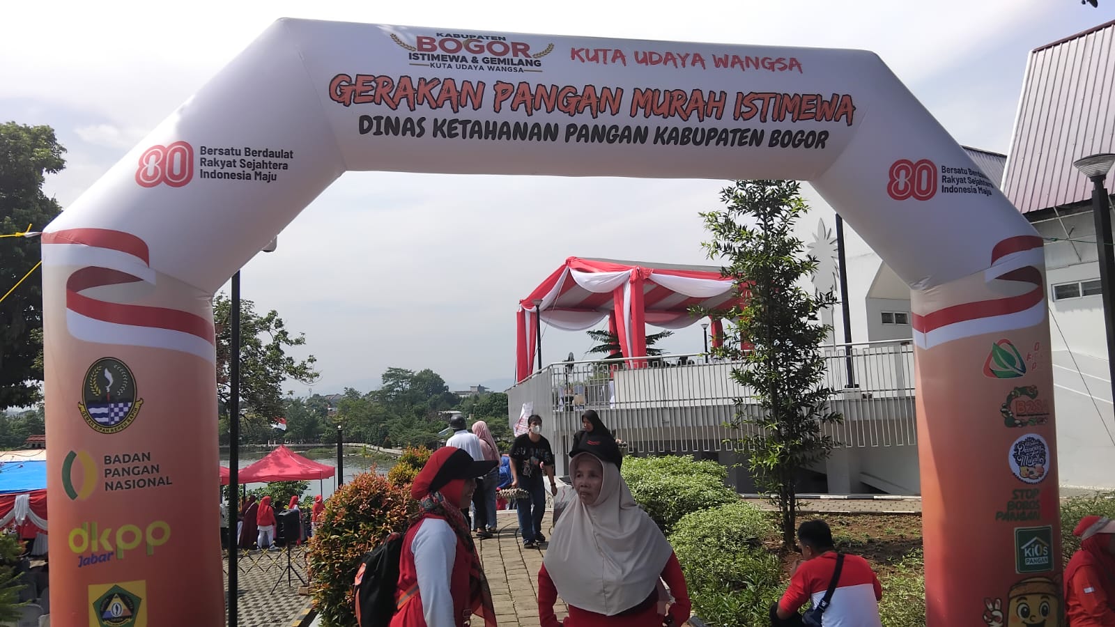 Gerakan Pangan Murah yang diselenggarakan DKP Kabupaten Bogor di Alun-Alun Cirimekar, Kabupaten Cibinong, Kabupaten Bogor, Rabu 13 Agustus 2025.