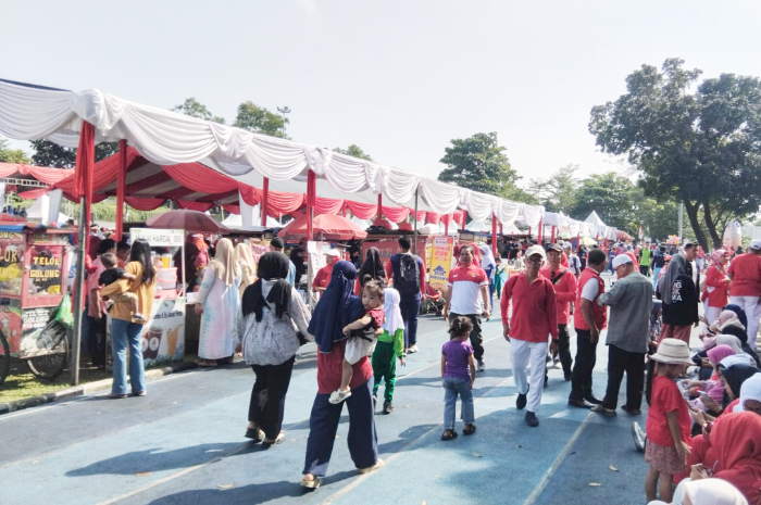 Gerakan pangan murah di Alun-Alun Cirimerkar Kecamatan Cibinong Kabupaten Bogor