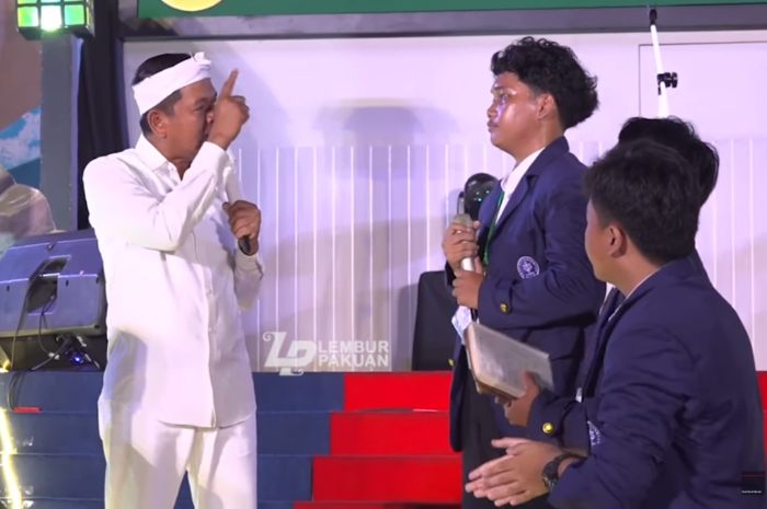 Gubernur Jawa Barat Dedi Mulyadi bersama salah satu mahasiswa IPB.&nbsp;