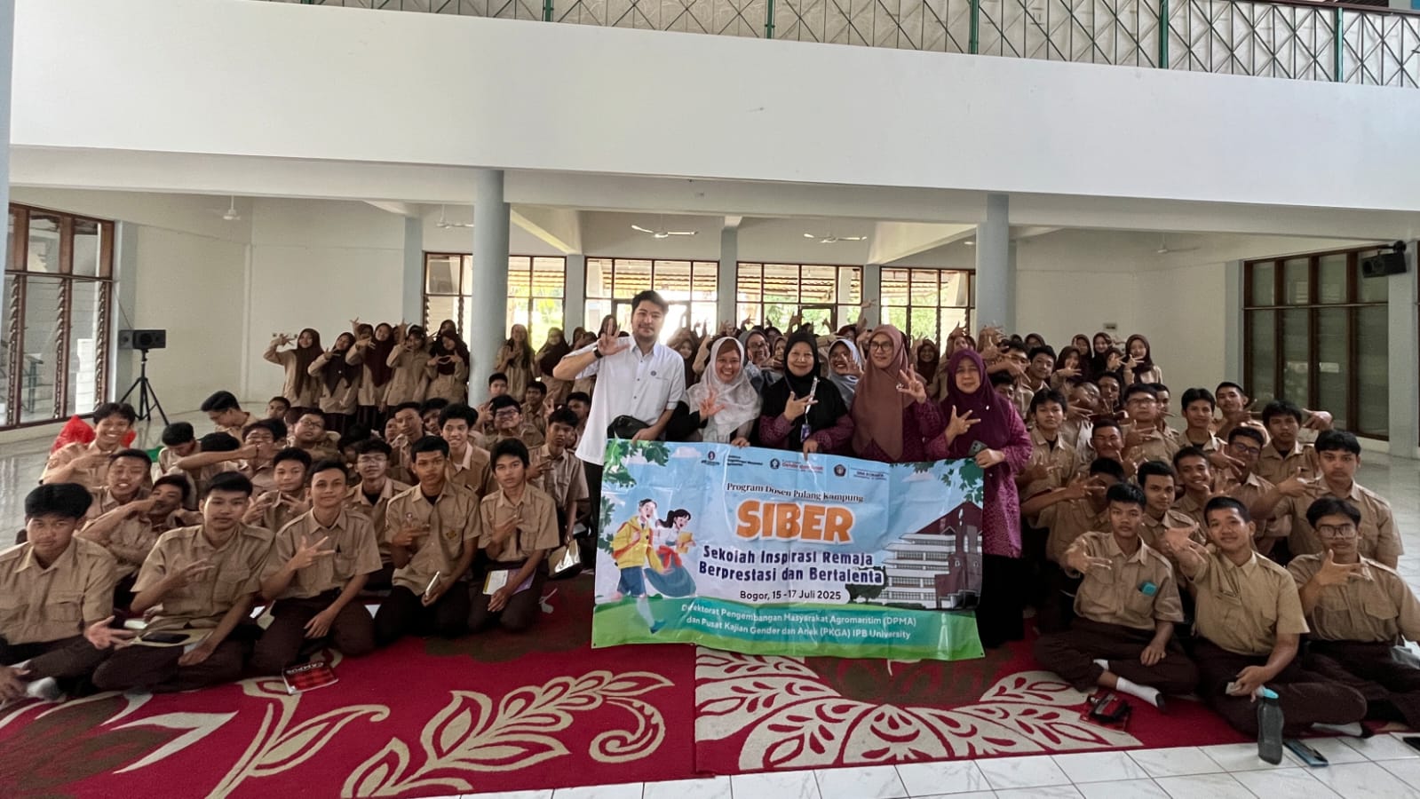 EDUKASI: Dosen IPB University menggelar program Dospulkam lewat program SIBER di SMA Kornita IPB.