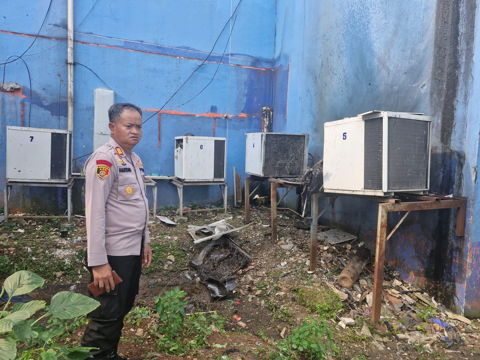 Polisi lakukan olah TKP ledakan di Mall Depok, Rabu 13 Agustus 2025.