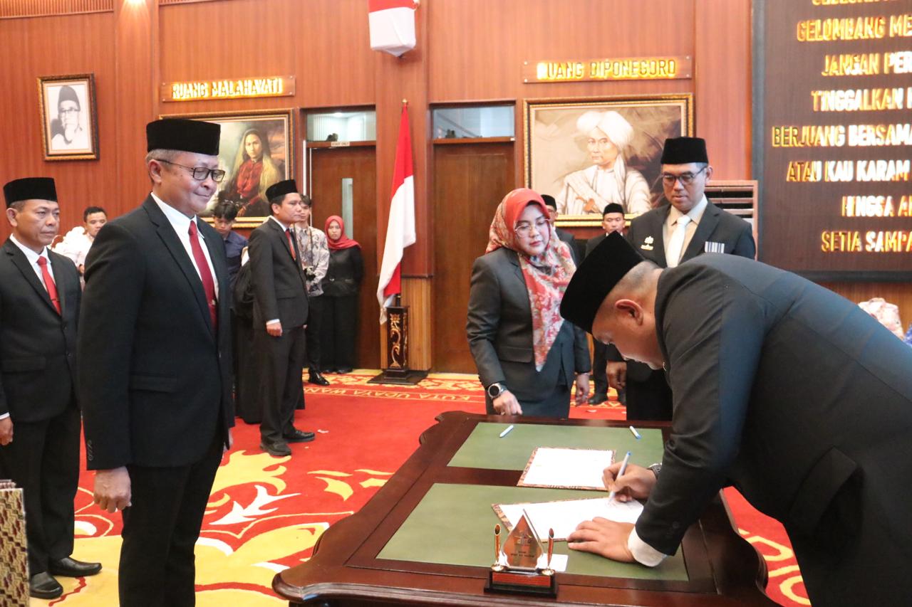 Bupati Bogor melantik pejabat Eselon II di Aula Pendopo, Soekarno-Hatta, Cibinong, Kabupaten Bogor, Rabu 13 Agustus 2025.