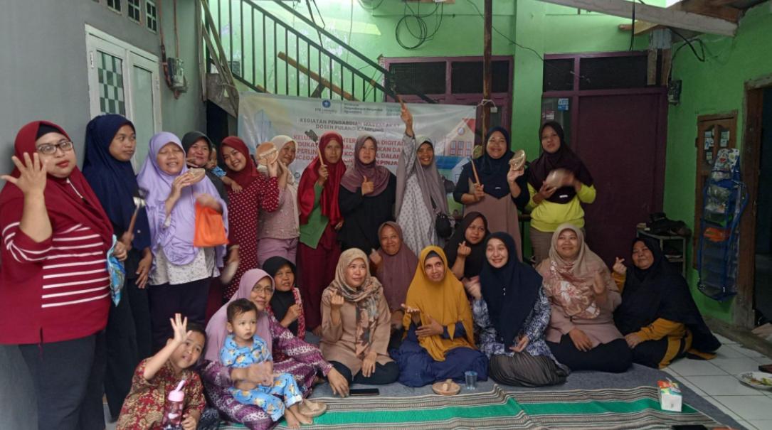 Para ibu rumah tangga yang ikuti program Dosen Pulang Kampung dari IPB University.