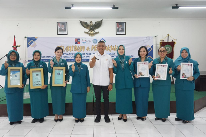 Wakil Wali Kota Bogor Jenal Mutaqin saat menghadiri Pelantikan Ketua TP PKK Kecamatan Bogor Tengah, Bogor Timur, dan Tanah Sareal. Penurunan angka stunting jadi fokus Pemkot Bogor.