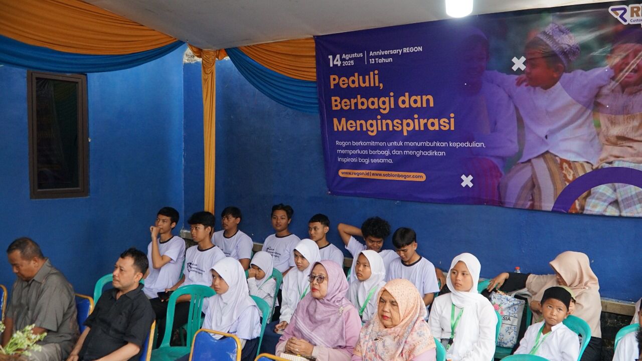 PT. Regon santuni anak-anak yatim dalam merayakan ulang tahunnya yang ke-13.