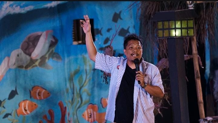 Komedian Arie Kriting saat berbagi tips berkominikasi yang baik kepada mahasiswa IPB.