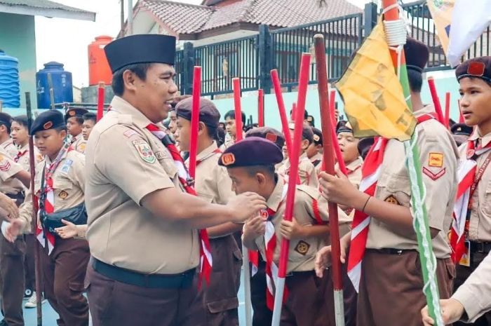 Sekretaris Kwarcab Gerakan Pramuka Kabupaten Bogor, Ahmad Kosasih, Saat melakukan monitoring pelaksanaan lomba tingkat II Kwarran Ciawa, Kabupaten Bogor.
