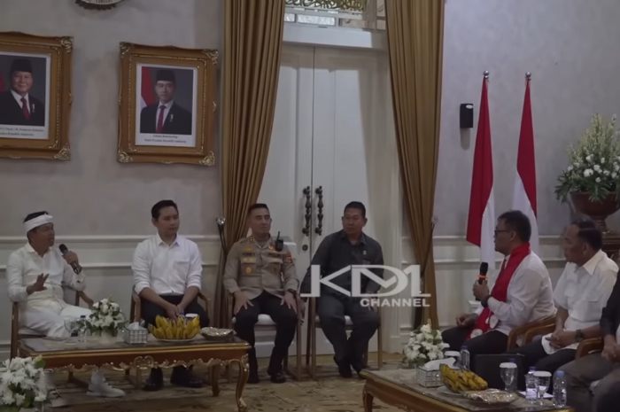 Gubernur Jawa Barat Dedi Mulyadi saat melakukan pertemuan.