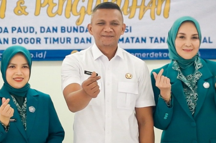 Wakil Wali Kota Bogor saat menghadiri pelantikan Ketua TP PKK