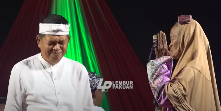 Gubernur Jawa Barat mendapat doa dari nenek yang buat Dedi Mulyadi tersipu