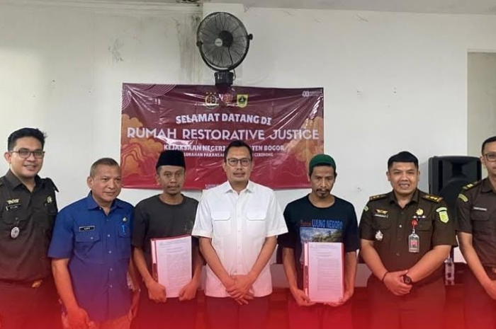 Dua tersangka perkara pencurian motor dan pelihara satwa dilindungi diselesaikan secara restoratif justice oleh Kejaksaan Negeri Kabupaten Bogor.