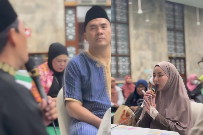 Potret Ayu Aulia saat membacakan kalimat syahadat di salah satu Masjid di Jakarta.