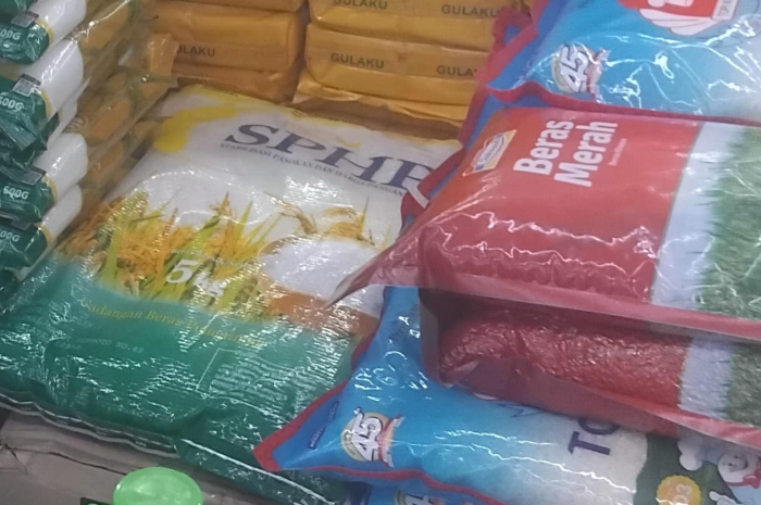 Beras premium di salah satu minimarket di Kabupaten Bogor, Sabtu, 16 Agustus 2025.