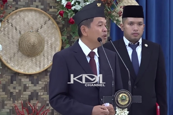 Gubernur Jawa Barat Dedi Mulyadi menyampaikan pesan kepada petugas Paskibraka Provinsi Jabar.