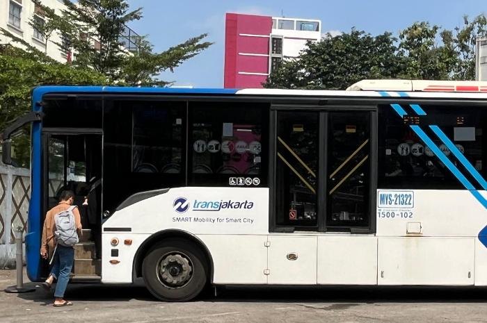 Diskon tarif TransJabodetabek jurusan Bogor-Blok M dalam rangka HUT ke-80 RI.