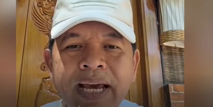 Gubernur Jawa Barat Dedi Mulyadi memberikan respon terkait hujan debu yang terjadi di Kecamatan Citeureup Kabupaten Bogor