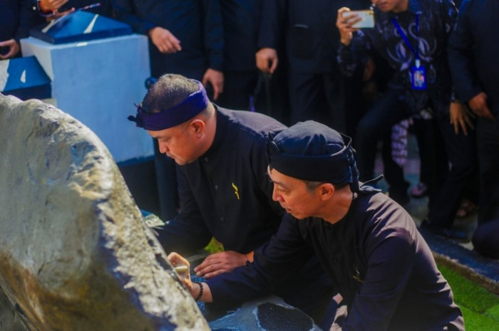 Bupati Bogor bersama Wali Kota Bogor dalam peresmian Overloop Kelder Obelisk