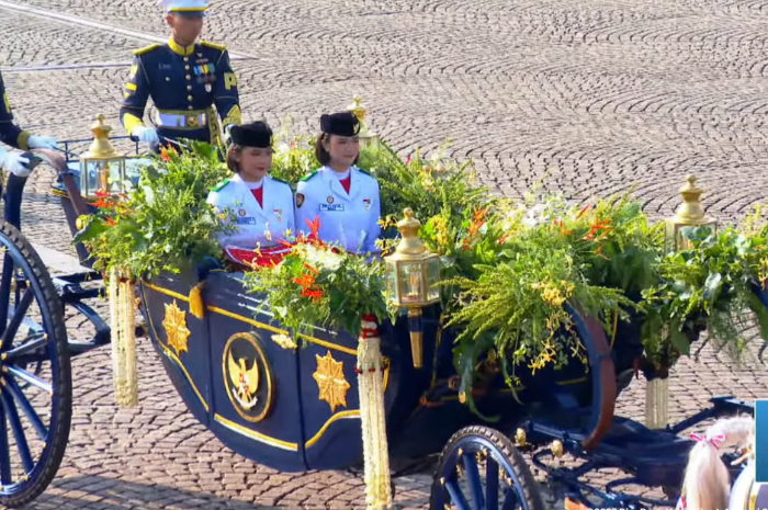 Kereta kencana Garuda Prabayaksa di Kirab bendera Merah Putih dan teks proklamasi 2025