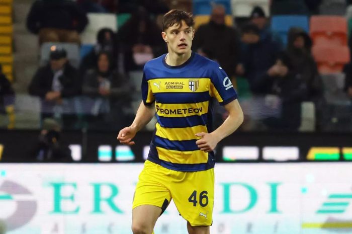 Bek muda berbakat asal Parma, Giovanni Leoni bakal segera bergabung ke Liverpool.