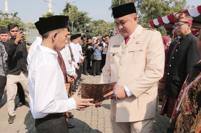 Penyerahan remisi HUT ke-80 RI kepada warga binaan Lapas Kelas IIA Cibinong oleh Bupati Bogor Rudy Susmanto.