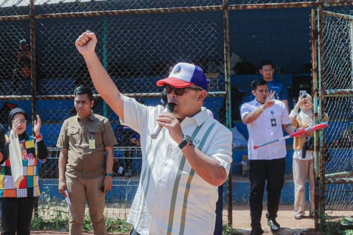 Wali Kota Bandung memberikan sambutan dalam pembukaan BPI Slowpitch Tournament 2025