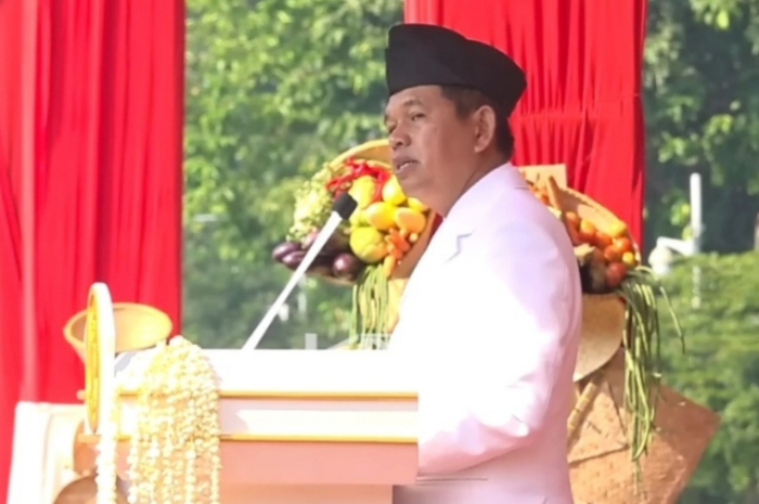 Gubernur Jawa Barat Dedi Mulyadi memberikan bonus untuk petugas Paskibraka Provinsi Jabar.