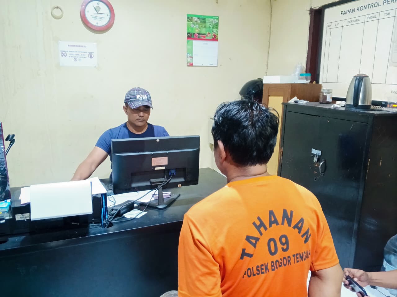 Pelaku pencopetan di kawasan pedestrian SSA Kebun Raya Bogor, Kota Bogor, akhirnya diringkus polisi, Sabtu 16 Agutus 2025.