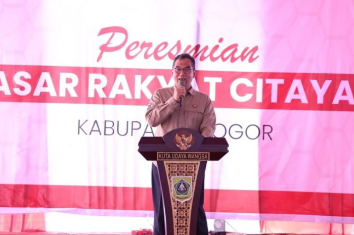 Sekda Kabupaten Bogor Ajat Rochmat Jatnika saat meresmikan Pasar Citayam.